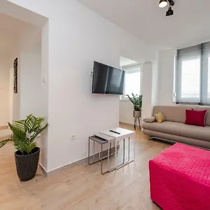  Apartament Seven Apartman