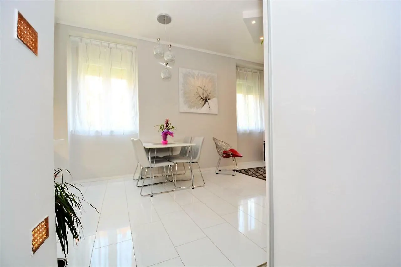 Apartment Populare زادار