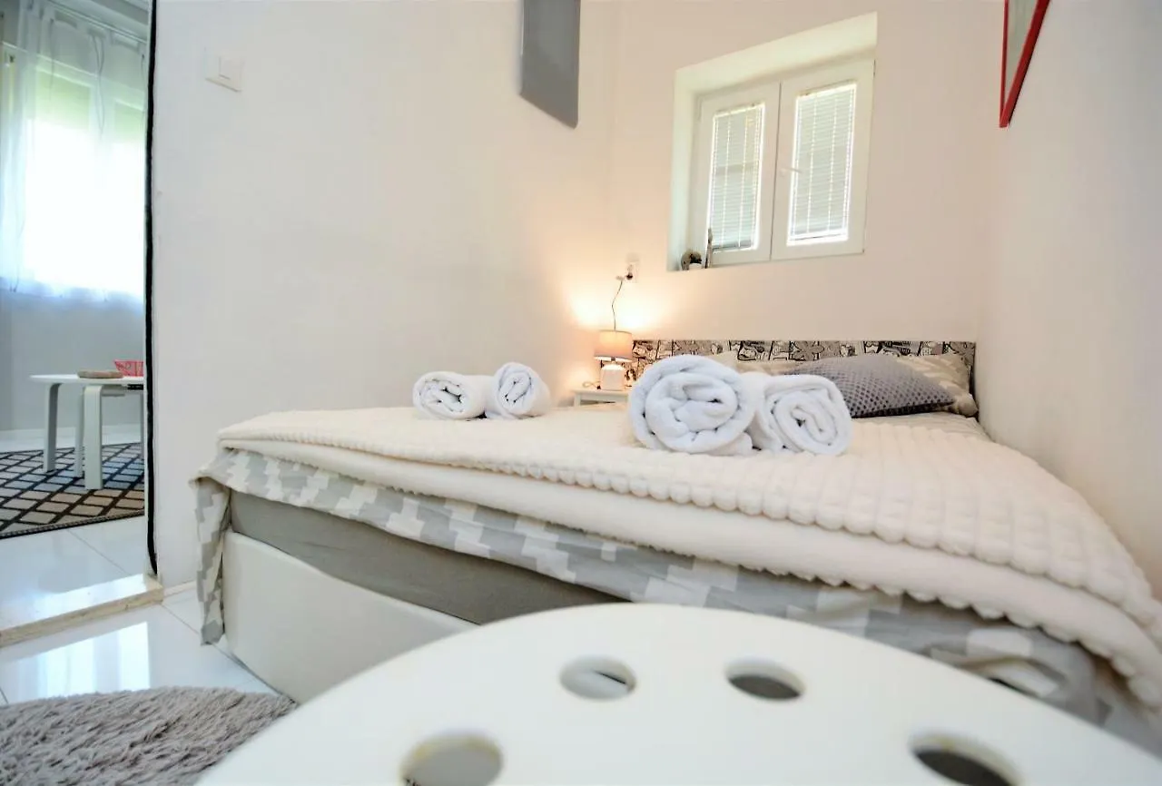 Apartment Populare زادار