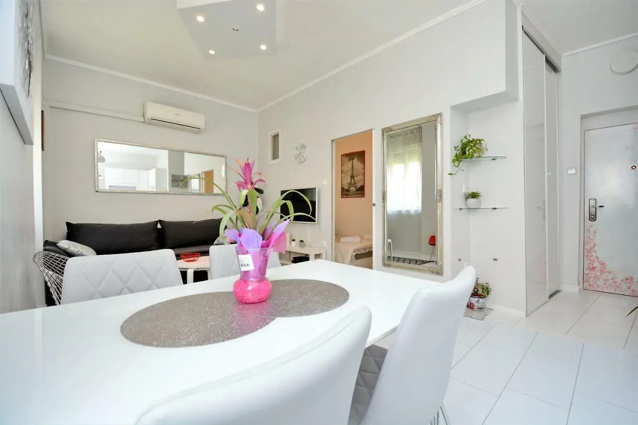 Apartment Populare زادار