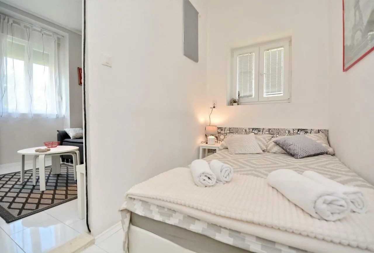 Apartment Populare زادار