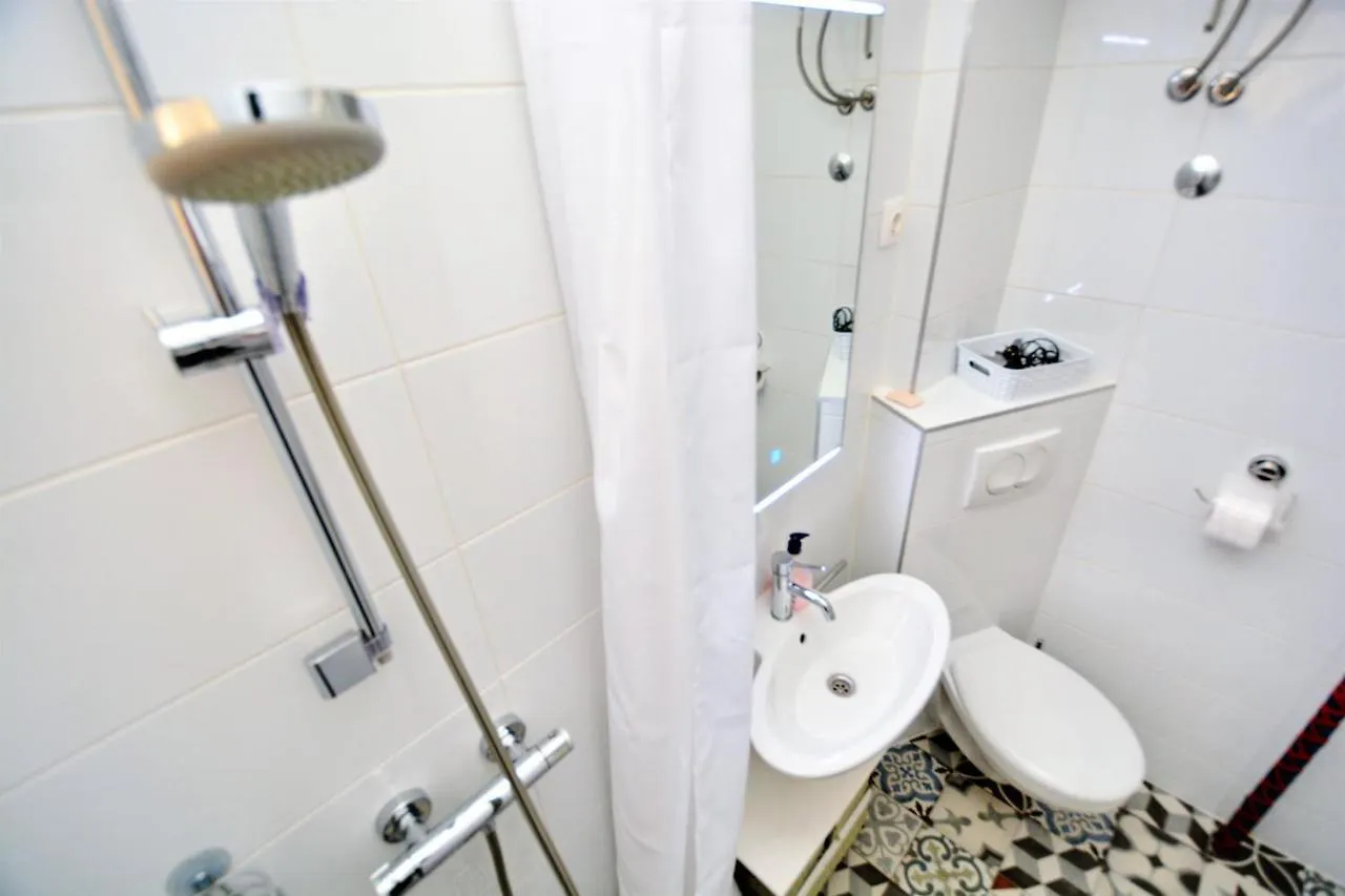 Apartment Populare زادار 0*,